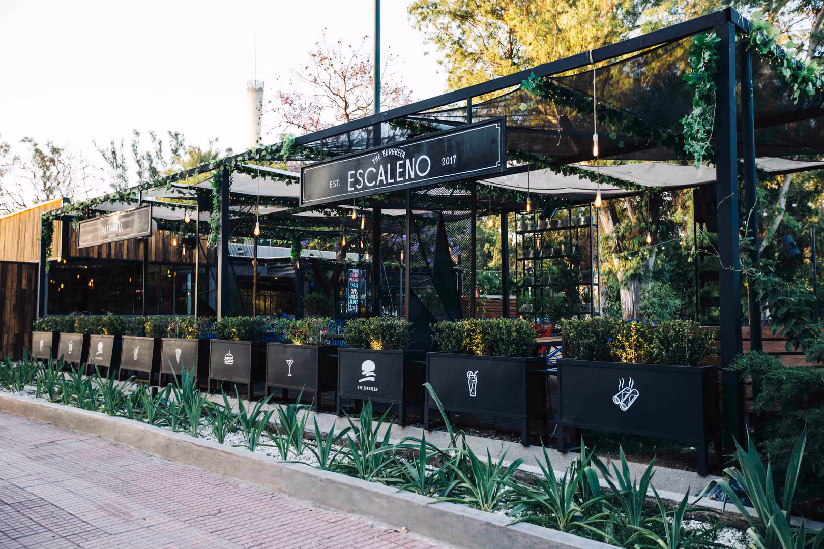 Escaleno Resto Bar · Parque Sarmiento